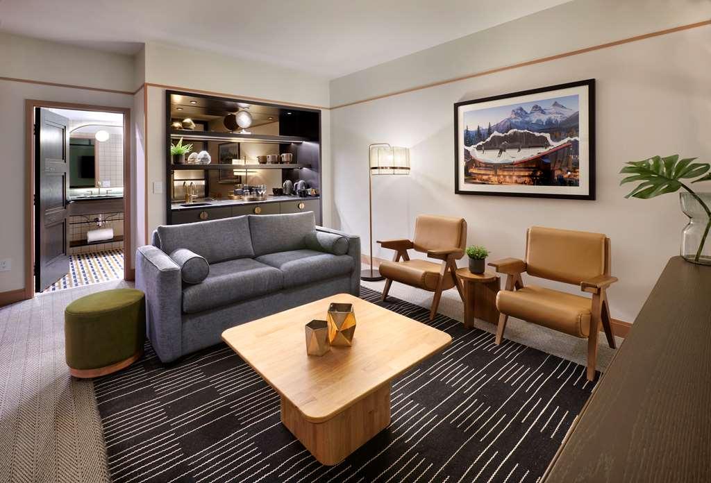 The Westley Calgary Downtown, Tapestry Collection By Hilton Ξενοδοχείο Δωμάτιο φωτογραφία
