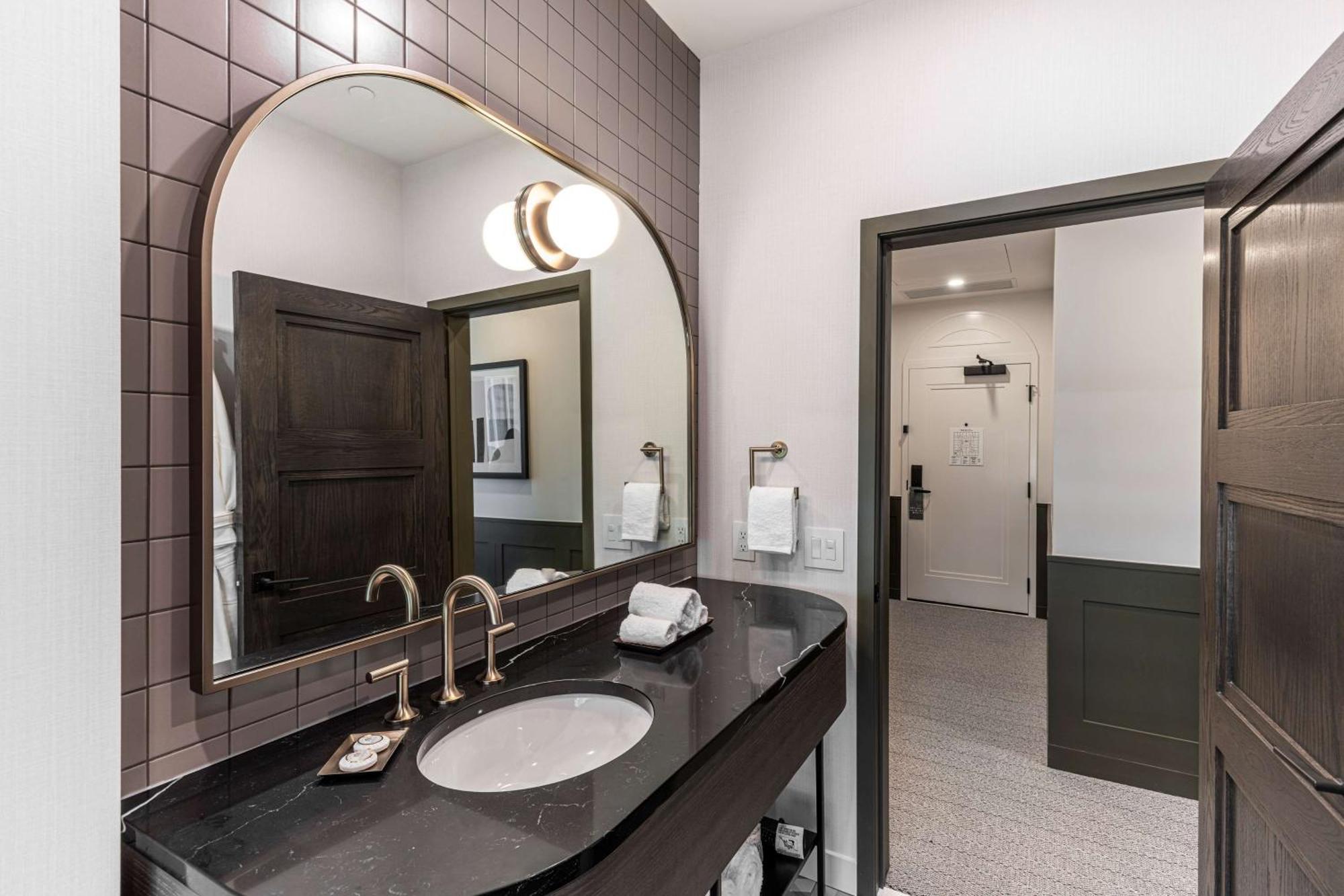 The Westley Calgary Downtown, Tapestry Collection By Hilton Ξενοδοχείο Εξωτερικό φωτογραφία